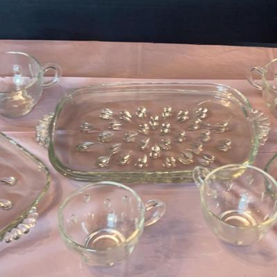 Vintage Glass Hospitality Set Of 4 Plates With Teacups