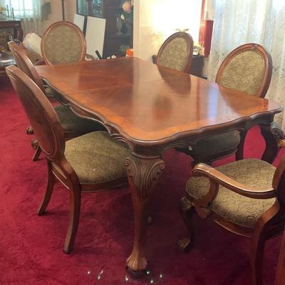 Vineyard Manor Dining Table & 6 Chairs