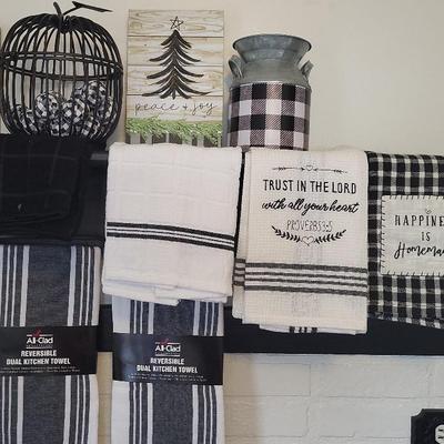6 kitchen towels & 3 pieces kitchen decor