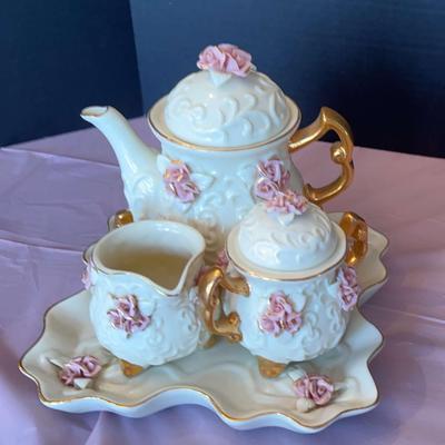 Cute China Set With Roses