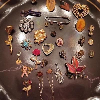 28 costume  jewelry brooches