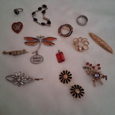 Selection of Vintage and Antique Jewelry 