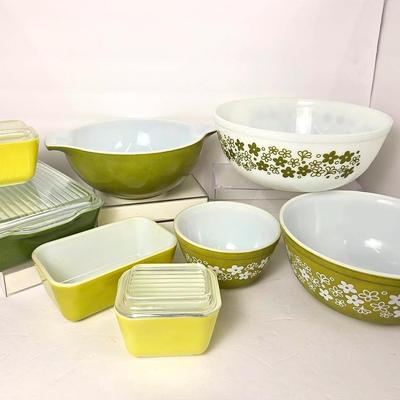 Vintage Pyrex Spring Blossom Mixing Bowls & Green & Yellow Refrigerator Dishes