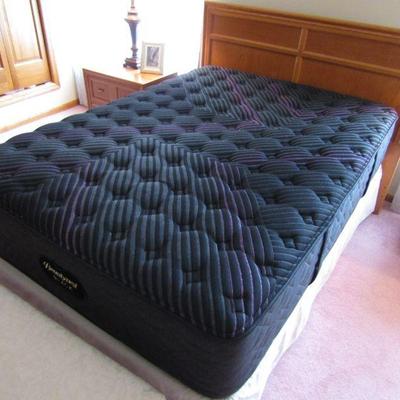 Beautyrest Black full-size hybrid mattress