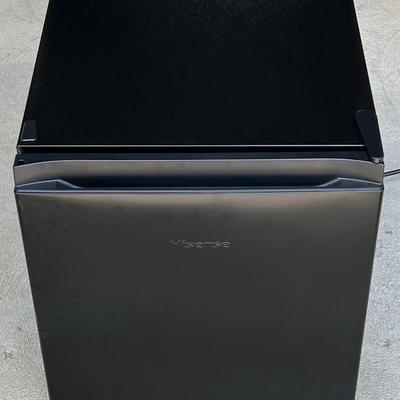 Hisense Model WMS017M6XBE Mini Fridge With Shelf