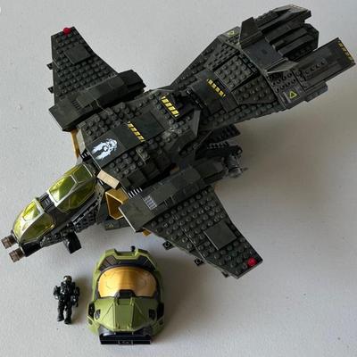 Mega Bloks Halo UNSC Pelican Gun Ship With (2) Master Chiefs 