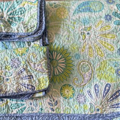92" X 100"VCNY New  York Polyester Blue Floral Bed Spread With (2) Matching Pillow Cases