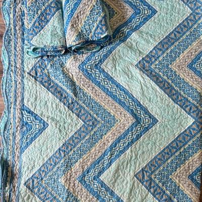 96" X 82" Microfiber Blue And Grey Geometric Pattern Bed Spread And (2) Matching Pillow Cases