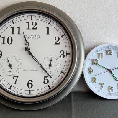 (2) Wall Clocks - Plastic La Crosse Technology Radio Controlled, And A Plastic Quartz Clock