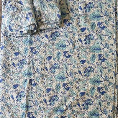 82" X 98" Polyester Blue Floral Bed Spread With (2) Matching Pillow Cases