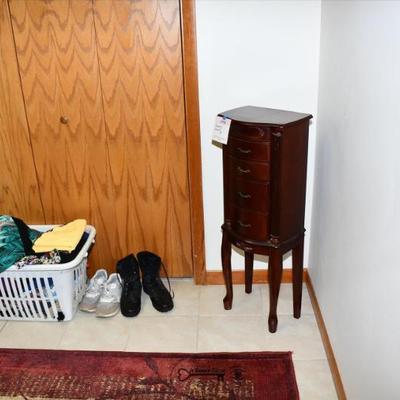 672 bedroom b