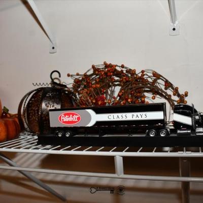 700 laundry room
