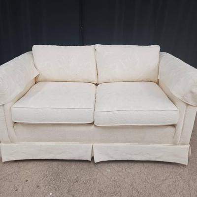 SHOWCASE COLLECTION White/Cream Loveseat Sofa