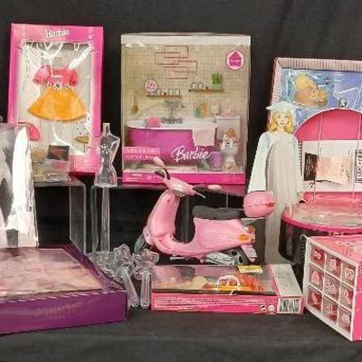 Barbie Motorcycle and Bathroom Decorator Set ++