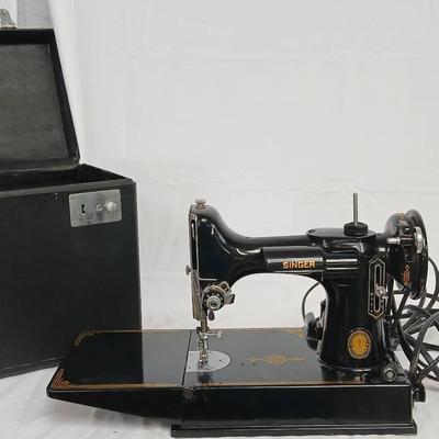 Singer Featherweight Sewing Machine