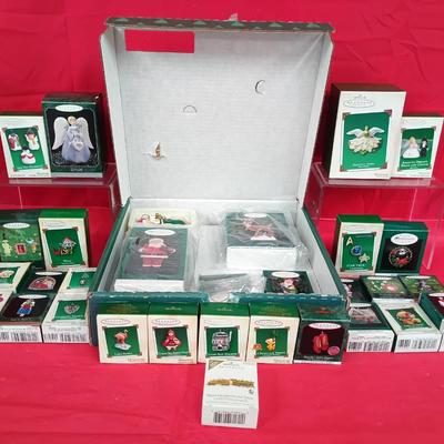Hallmark Keepsake Miniature Ornament Collection W/ 1996 Membership Kit