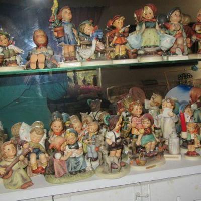 Steffans hummells on a shelf