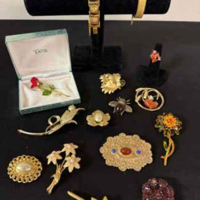 Golden brooches more