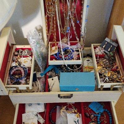 JEWELRY BOX FILLED WITH COSTUME JEWELRY 