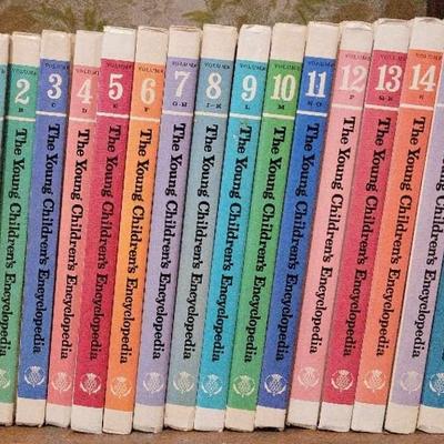 VINTAGE "THE YOUNG CHILDREN'S ENCYCLOPEDIA" SET FROM 1977