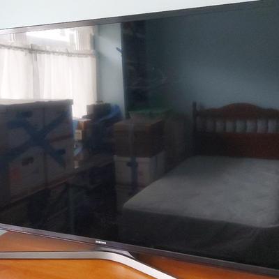 SAMSUNG FLAT SCREEN TV