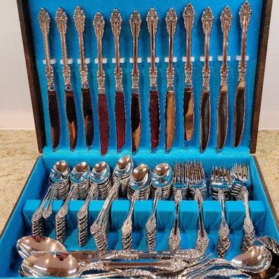 ONEIDA STAINLESS STEEL "REMBRANDT" PATTERN FLATWARE SET