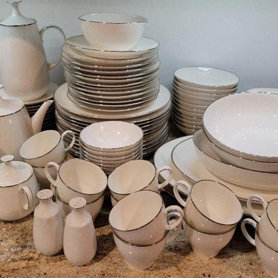 PRETTY NORITAKE "LORELEI" DISH SET