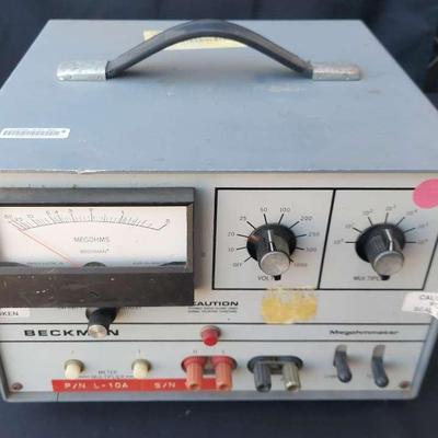 BECKHAM L-10A MEGOHMMETER