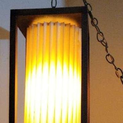 COOL RETRO HANGING LIGHT FIXTURE 