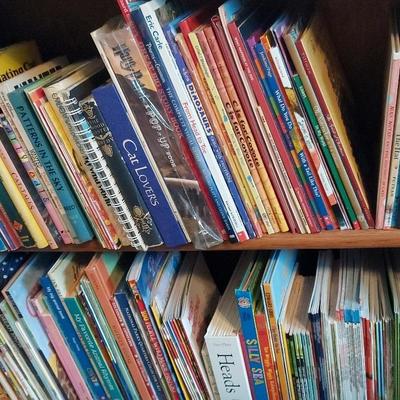 HUGE LOT OF CHILDREN'S PICTURE BOOKS, INCLUDING CHRISTMAS BOOKS