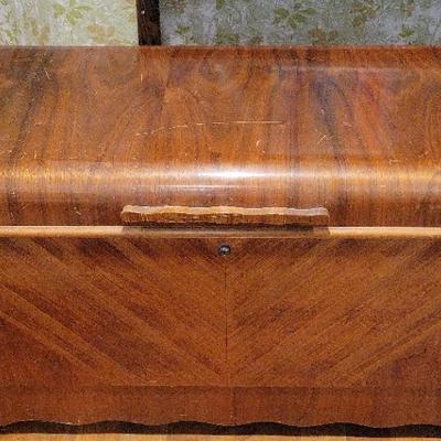 VINTAGE LANE CEDAR CHEST