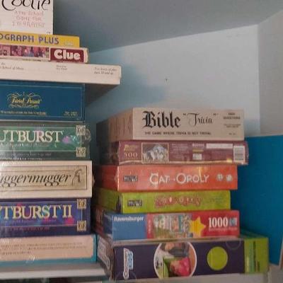 COLLECTION OF BOARD GAMES