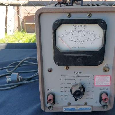 VINTAGE HEWIETT PACKARD MODEL H400 VACUUM TUBE VOLTMETER