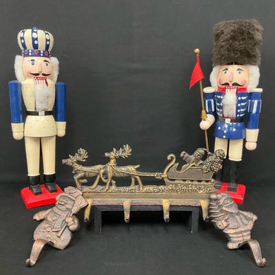 Nutcrackers And Stocking Holders 