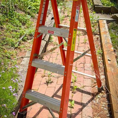 BAUER Type IA Extra Heavy-Duty Industrial 300lb rated 4ft ladder