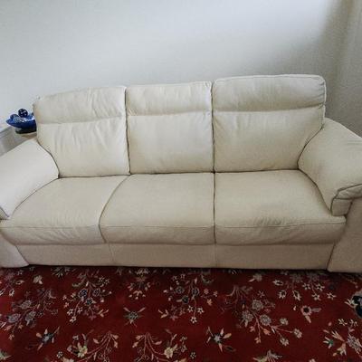 Nacuzzi Leather Couch