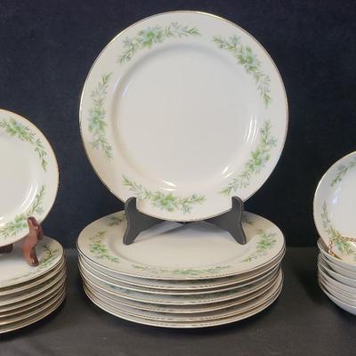 Creative Manor "Garden of Glory" China Salad Plates (8), Dinner Plates (8) + Berry Bowls (8)