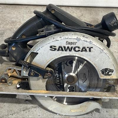 Black & Decker ‘Super SAWCAT‘  7 1/4” Circular Saw (1) + Metal Container(1) 