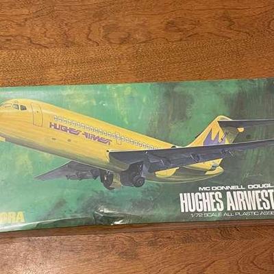 Aurora McDonnell Douglas DC-9 1/72 Scale Model Kit