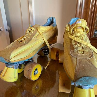 Vintage SCATS Yellow Roller Skates – Low-Top Sneakers on Aluminum Plates
