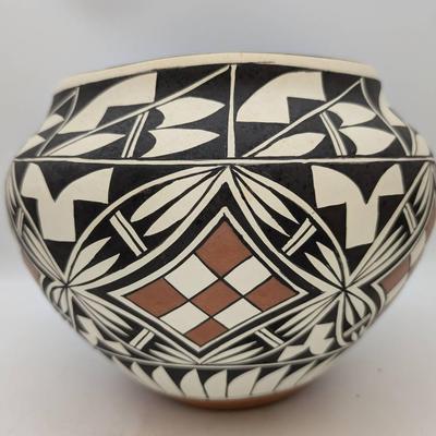 Juanita Shije Zia Pueblo Pottery Vessel