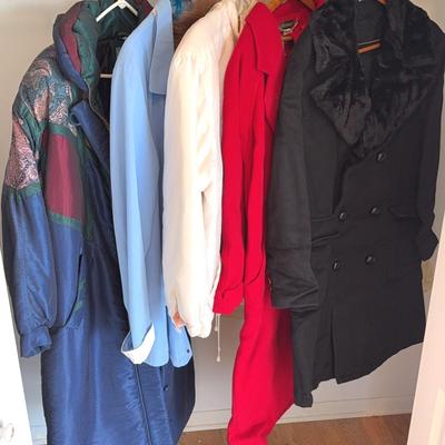 Size M, LG And XL Women’s Vintage Winter Jackets & A Hat