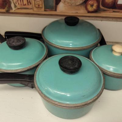 Set Of 4 Vintage Club Aluminum Turquoise Pots With Lids