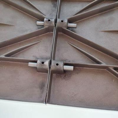 Robert Josten table bottom