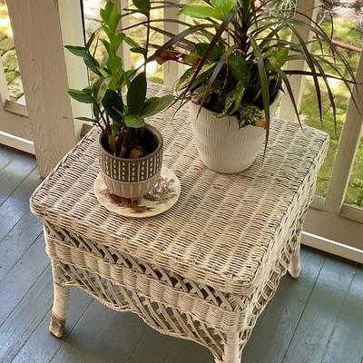 Wicker table/ plant stand