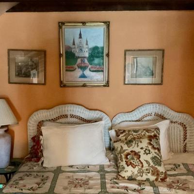 Art, king bed or two twin beds