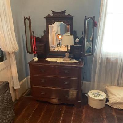 Dresser