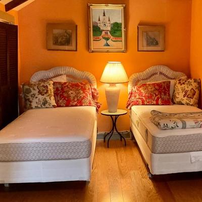 Twin beds/ king