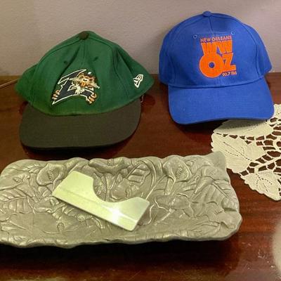 Caps