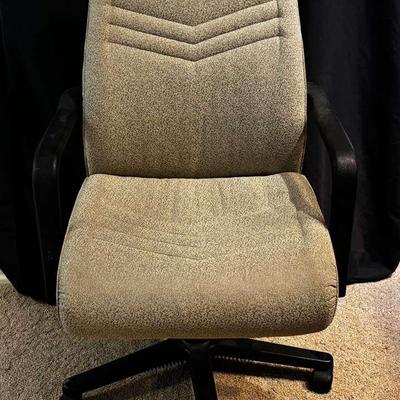 Upholstered Adjustable Office Chair With Wheels